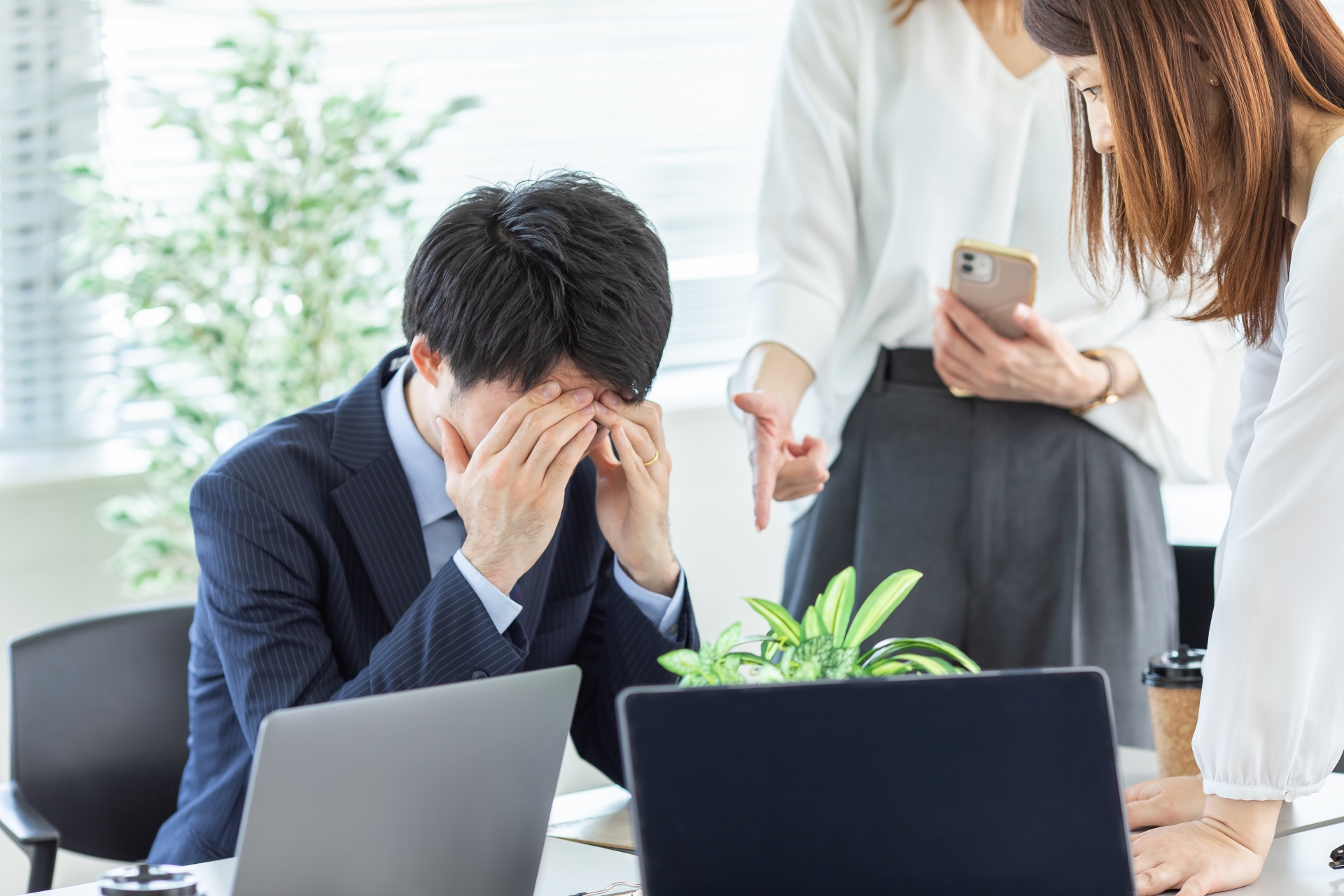 女性社員に責められる上司