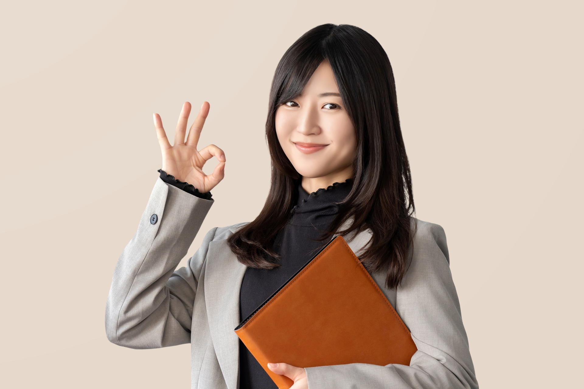 OKサインの女性