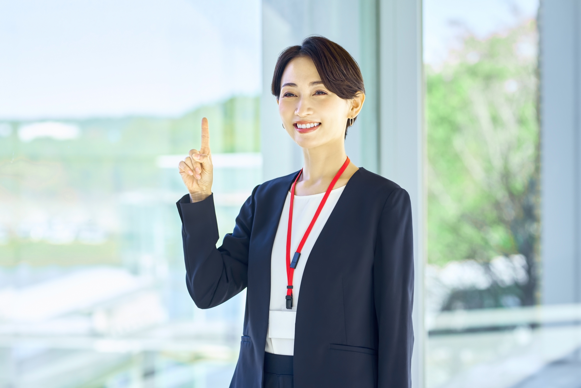 スーツの女性