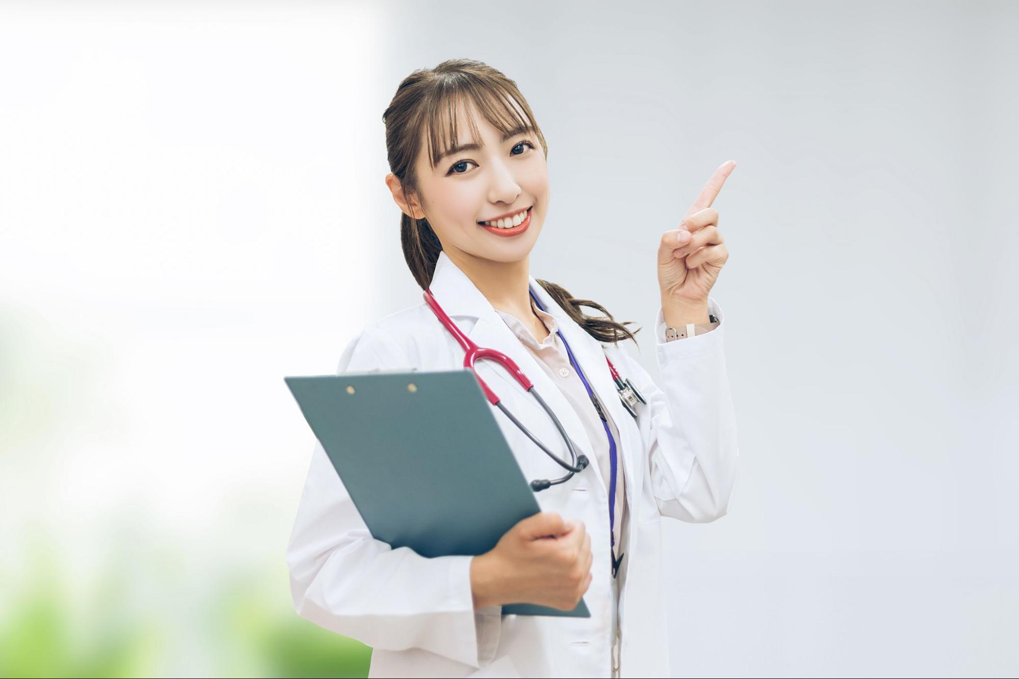 医療スタッフの女性