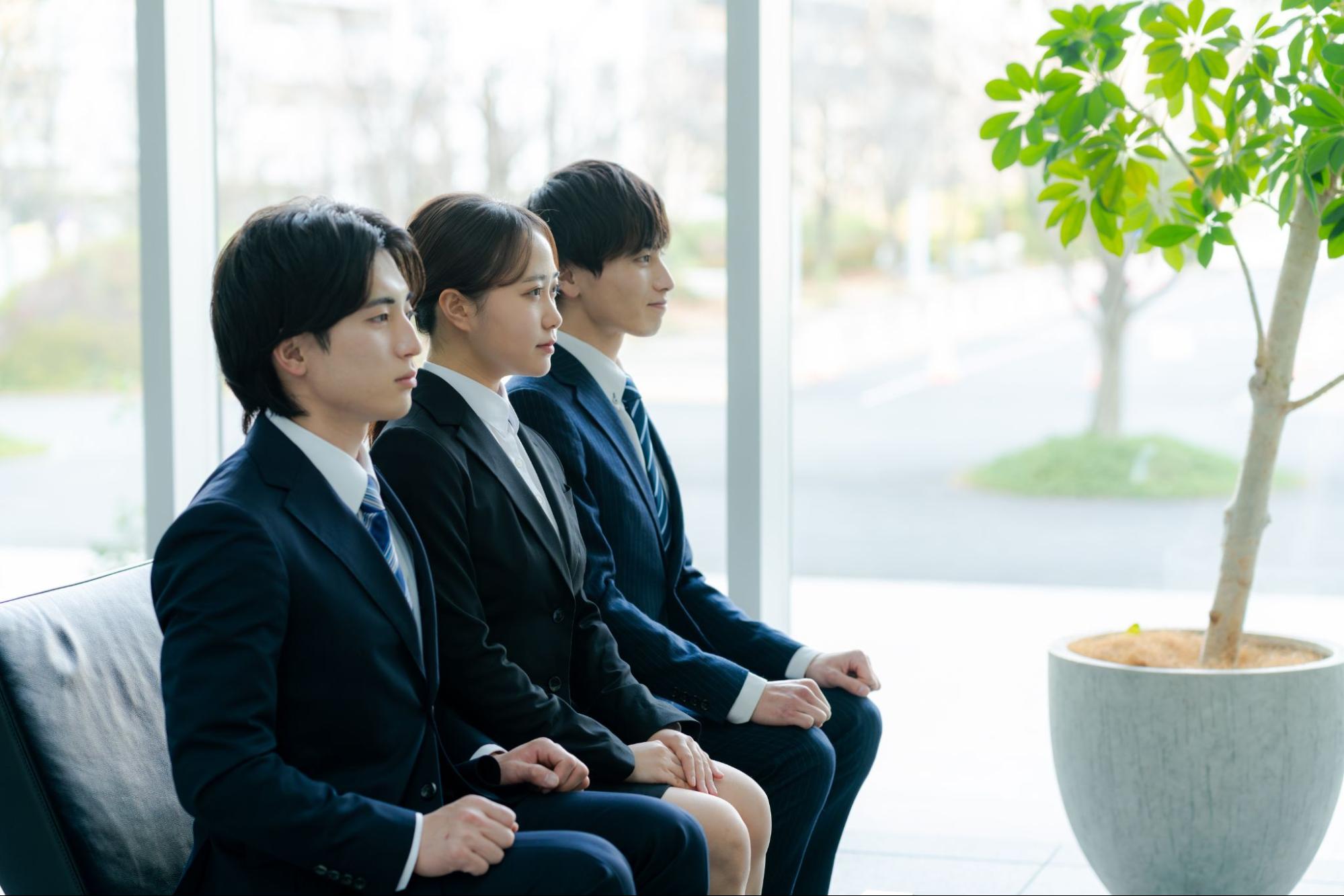 就職活動する学生