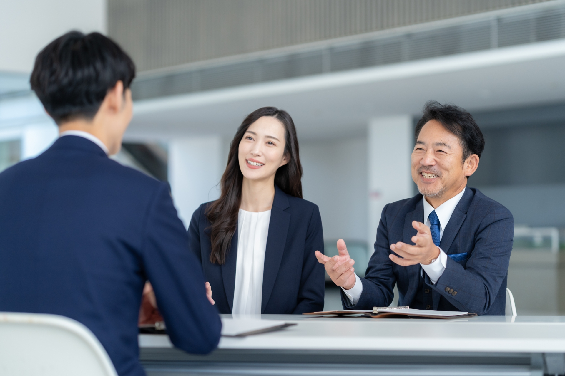 会議をするビジネスマン