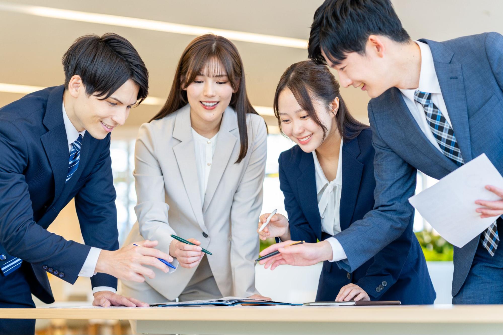 会議をするビジネスマン