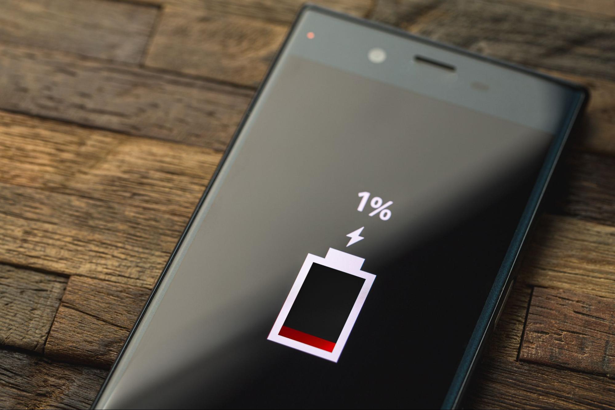 スマホバッテリー残り1％