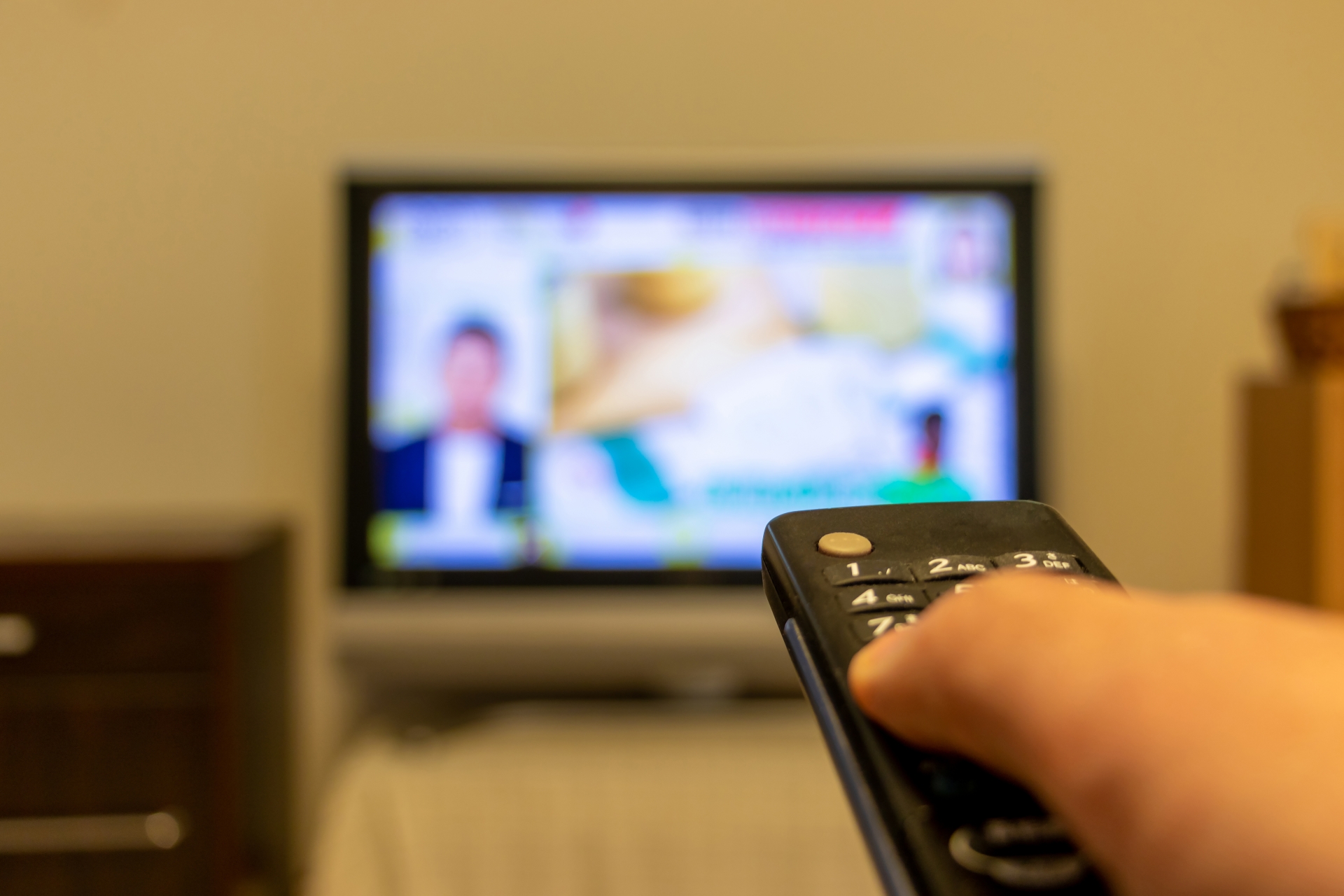 テレビのリモコン
