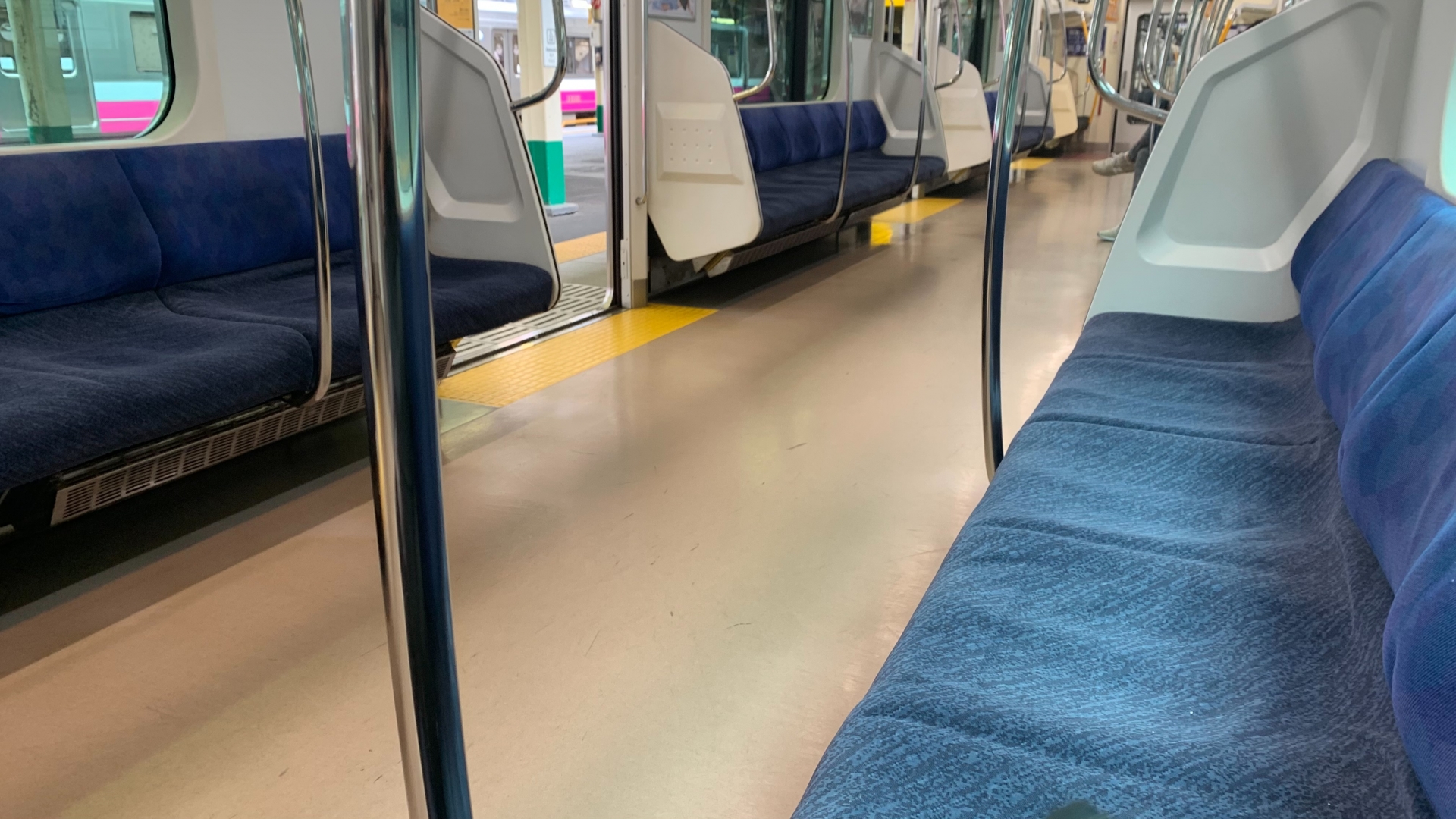電車の車内