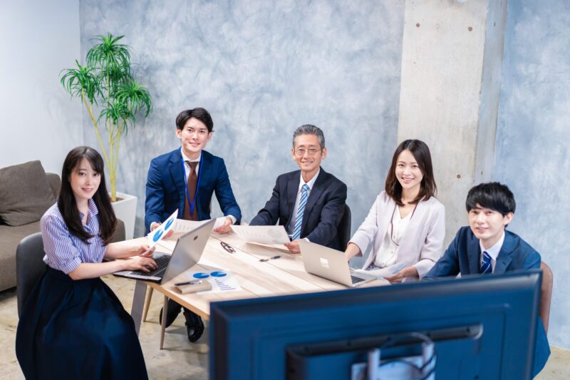 社員教育に動画を利用するメリットは？効果的な研修動画の参考例や制作のポイントを解説