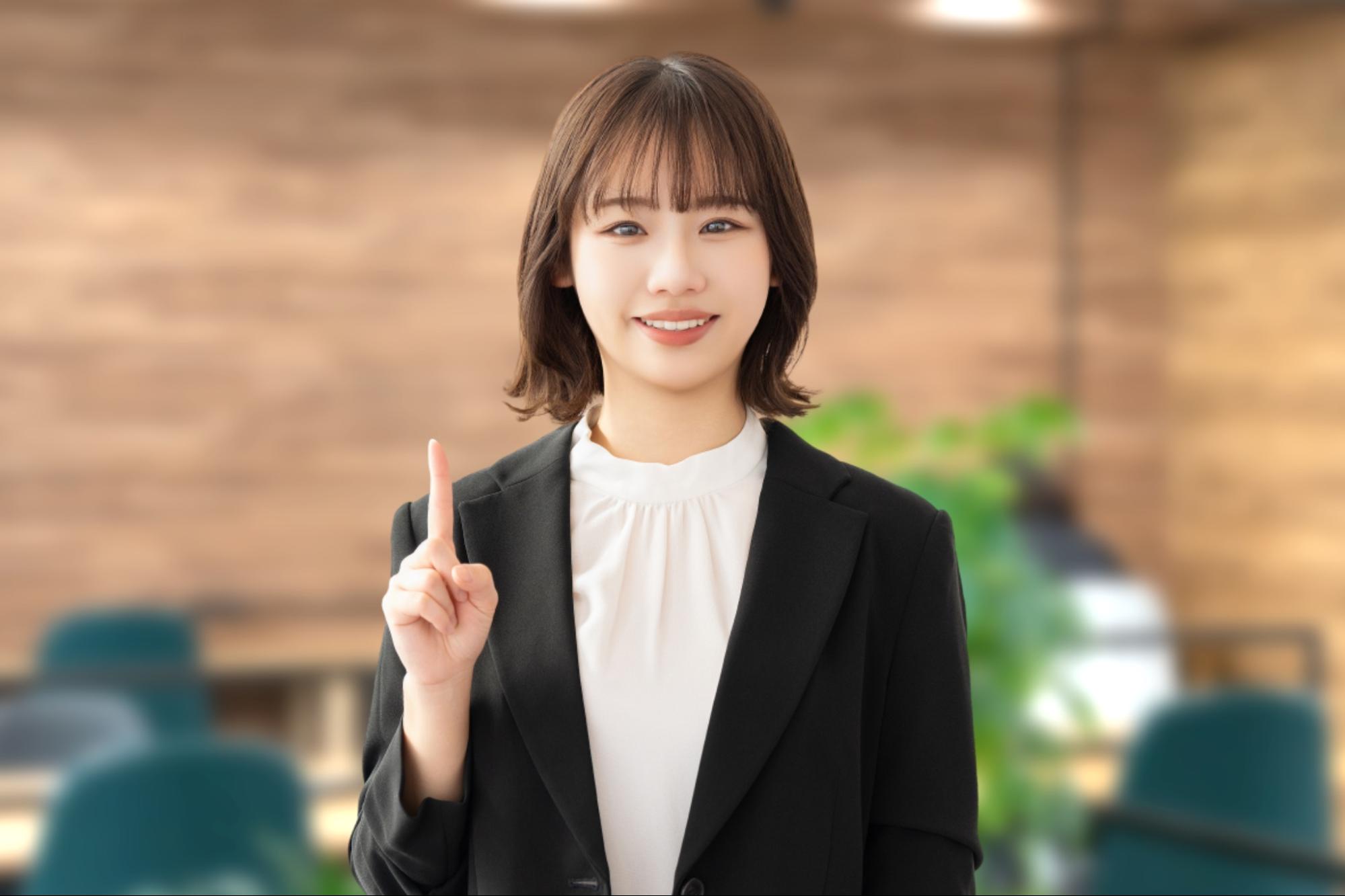 ポイントを教える女性