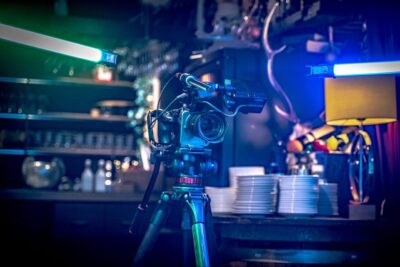 ミュージックビデオの制作を依頼できる業者とは｜費用相場や依頼時の注意点も解説