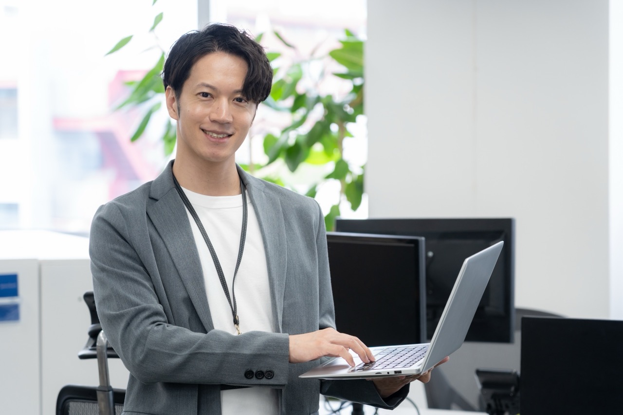 制作会社のスタッフ