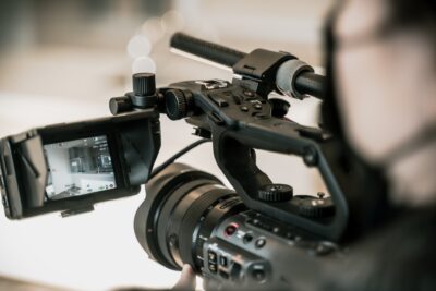 動画制作に必要な技術は？編集スキルや動画を魅力的に見せるコツも解説