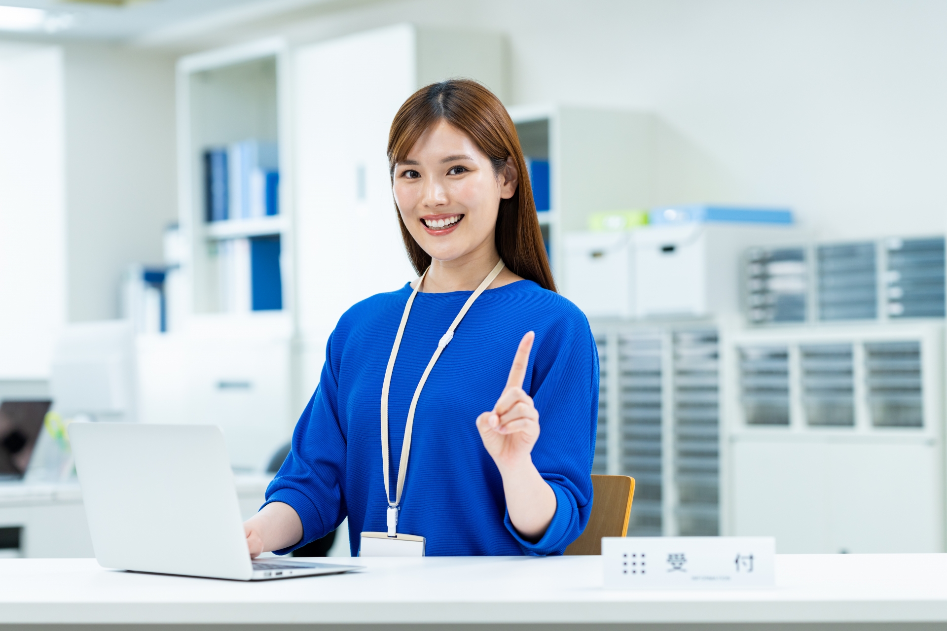 笑顔の女性