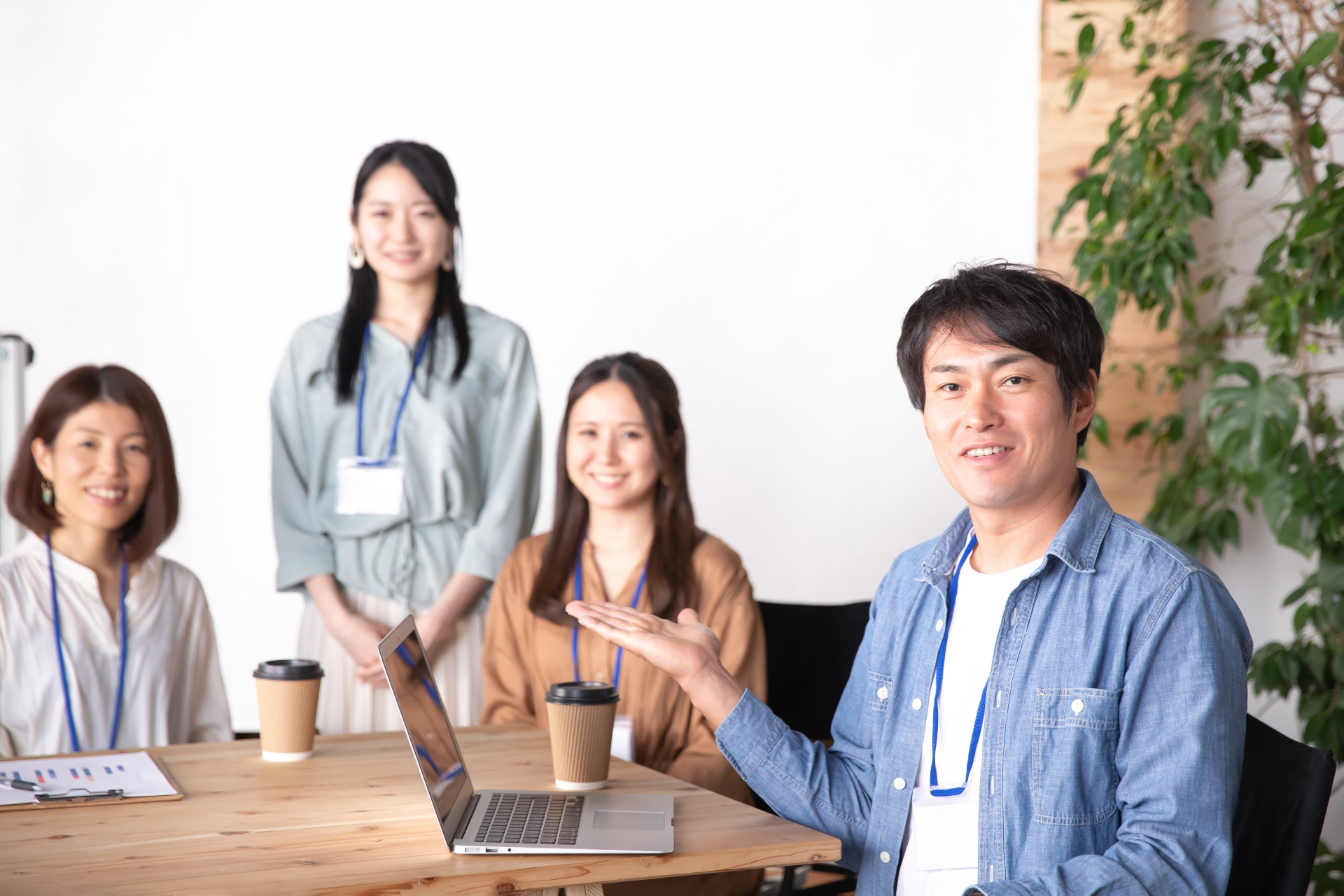 服装自由な会社で働く会社員
