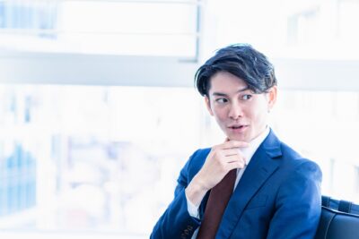 かっこいいインタビュー動画を制作するコツ｜メリットや作り方、事例を解説