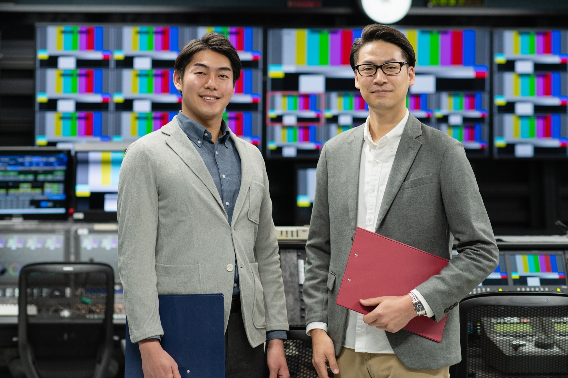TV局で映像制作を行う男性スタッフ