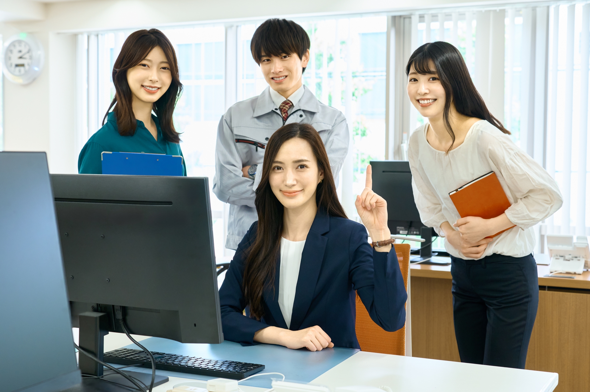 複数の男女のビジネスマン　チームワーク