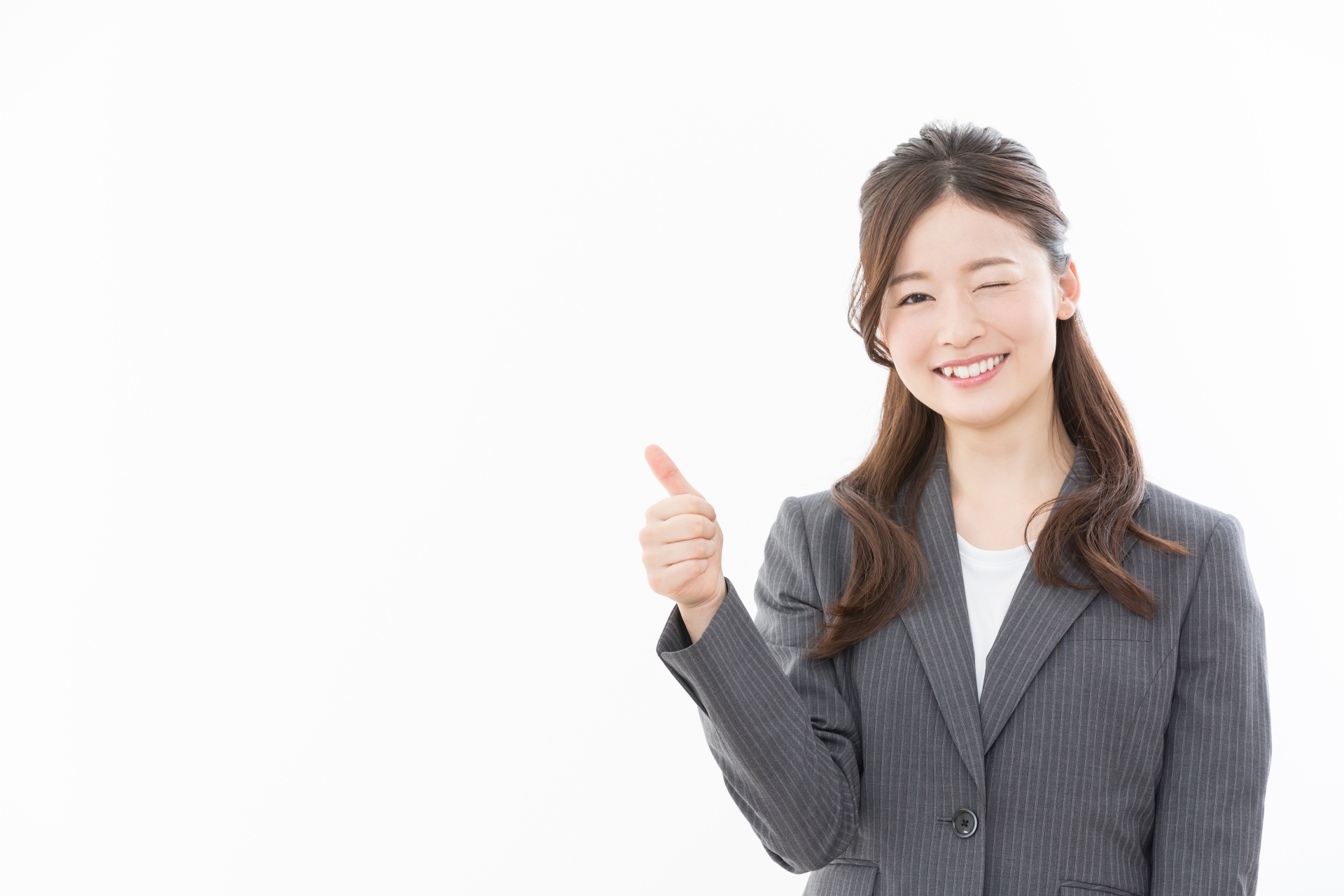 親指を立てている女性