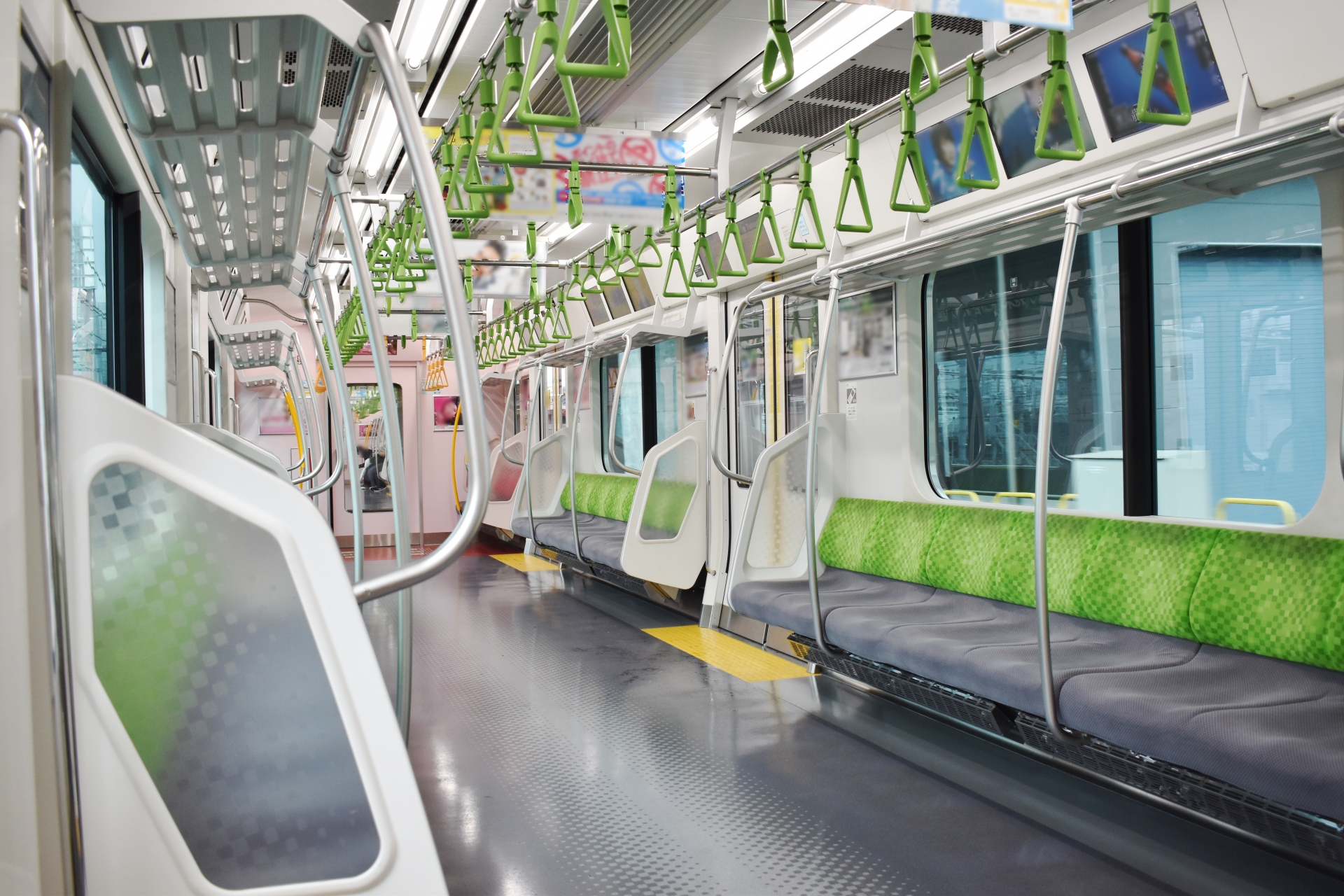 人がいない電車内