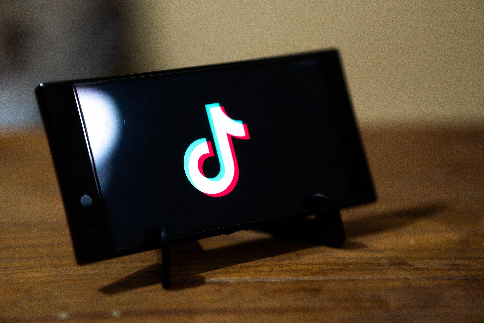 Tiktok、アプリ、スマートフォン画像